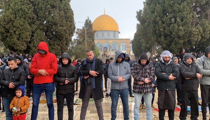 30 ألفا يؤدون صلاة الجمعة في المسجد الأقصى

