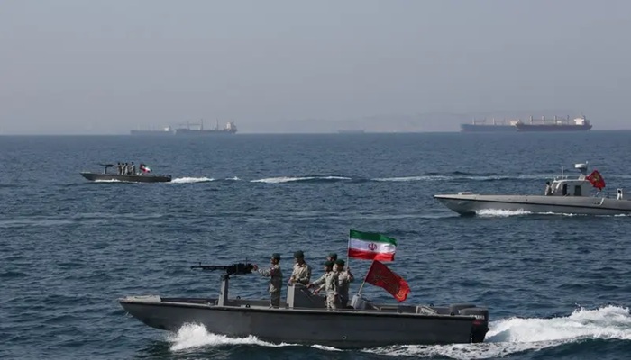 إيران تهدد بإغلاق