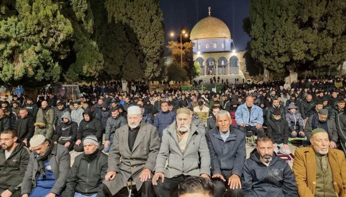 60 ألفا يؤدون صلاتي العشاء والتراويح في المسجد الأقصى
