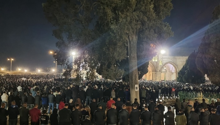 70 ألفا يؤدون صلاتي العشاء والتراويح في المسجد الأقصى
