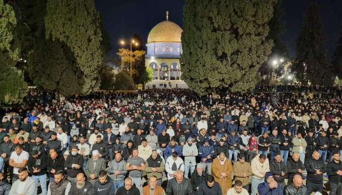 65 ألفا يؤدون صلاتي العشاء والتراويح في المسجد الأقصى