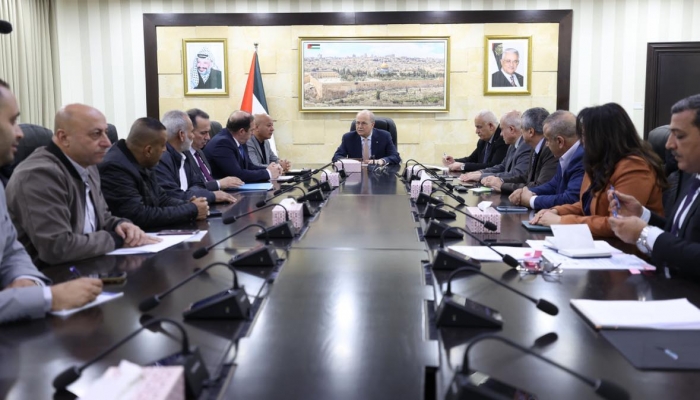 مصطفى: إيواء أبناء