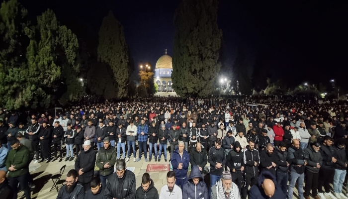 75 ألفا يؤدون صلاتي العشاء والتراويح في رحاب المسجد الأقصى