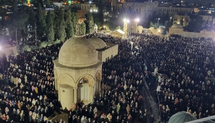 180 ألف مصل يؤدون العشاء والتراويح في المسجد الأقصى المبارك بالقدس المحتلة
