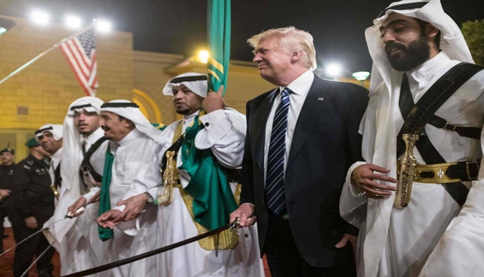 ترامب يكشف عزمه التوجه للسعودية لإبرام اتفاق بتريليون دولار