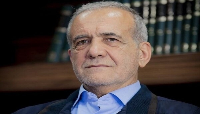 الرئيس الإيراني يقيل نائبه المكلف بالشؤون البرلمانية جراء سفره في 