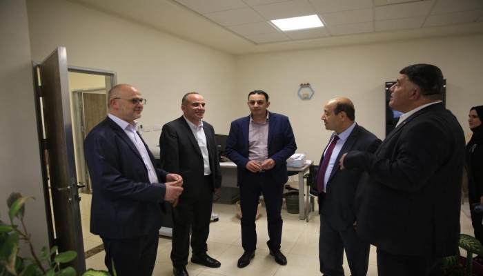 أبو زيد يستقبل محافظ نابلس غسان دغلس ويطلعه على عمل المدرسة الوطنية
