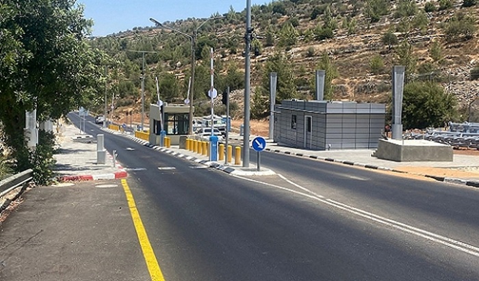 إسرائيل تعمّق عزل الولجة: نقل الحاجز وحرمان الفلسطينيين من أراضيهم
