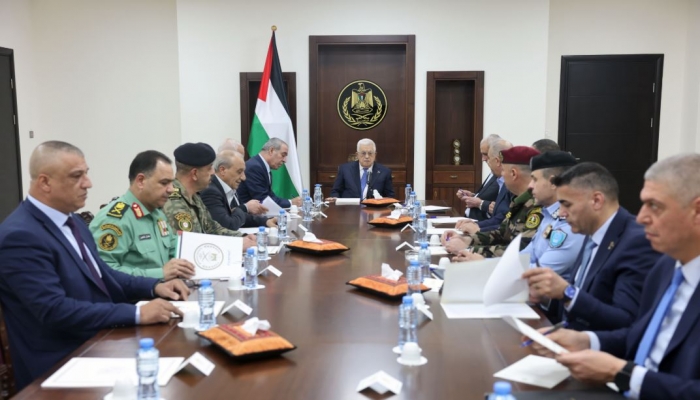 الرئيس يترأس اجتماعاً لقادة الأجهزة الأمنية
