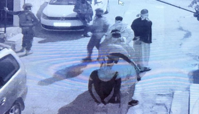 الاحتلال يحتجز أكثر من 70 مواطنًا في الفوار ويعتقل المرابطة مدلين عيسى
