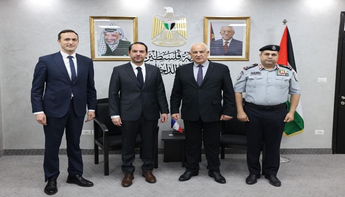وزير الداخلية يلتقي القنصل العام الفرنسي في القدس
