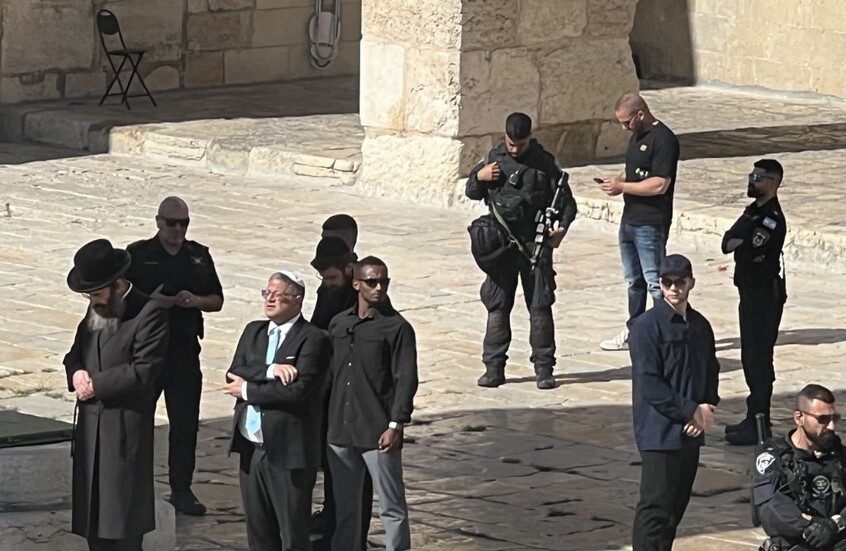 بن غفير يقتحم المسجد