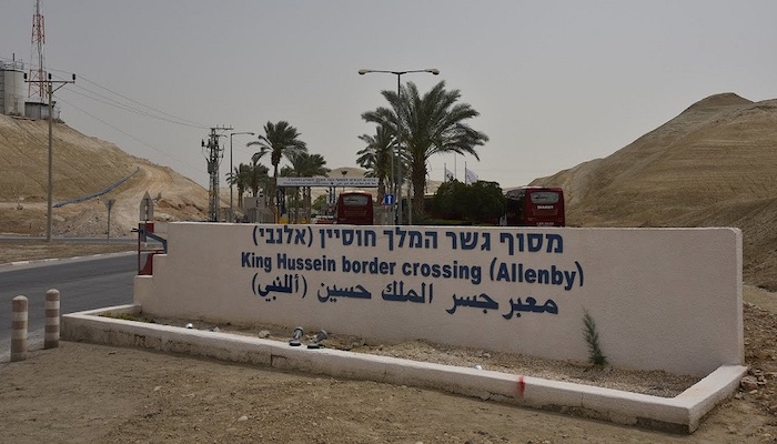  إغلاق جسر الملك حسين من الجانب الآخر
