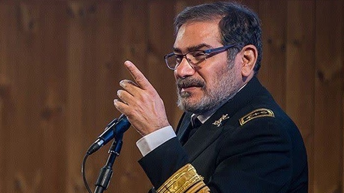 بعد إصابته بجراح خطيرة.. رسالة من شمخاني إلى الشعب الإيراني

