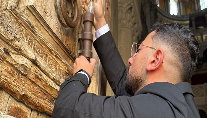 إعادة فتح أبواب كنيسة القيامة في القدس بعد 12 يوما من الإغلاق
