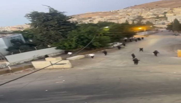 مستوطنون يقتحمون 