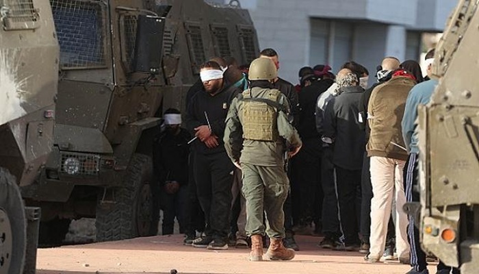 الاحتلال يعتقل 12 مواطنا من محافظة نابلس بينهم صحفي
