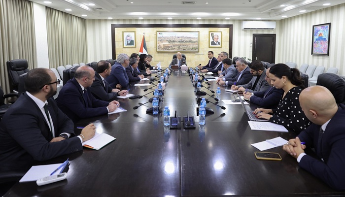 مصطفى يؤكد أهمية التحول الرقمي وربط جميع الأنظمة الحكومية ببيئة رقمية واحدة
