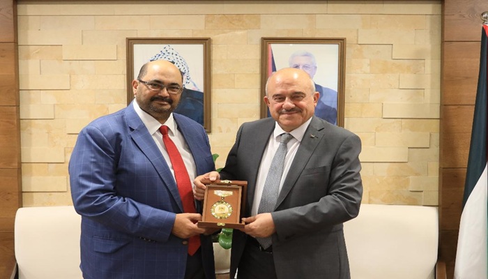 وزير الحكم المحلي يبحث مع سفير جنوب إفريقيا مجالات العمل والتعاون المشترك
