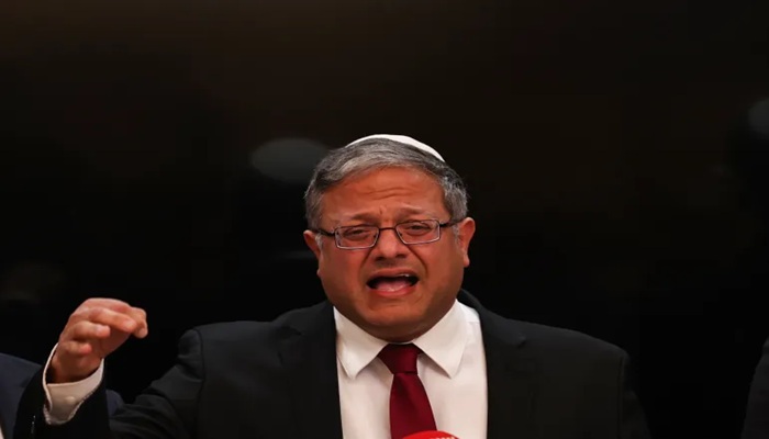 وزير إسرائيلي يهدد بالانسحاب من الحكومة حال توقيع اتفاق مع حماس 