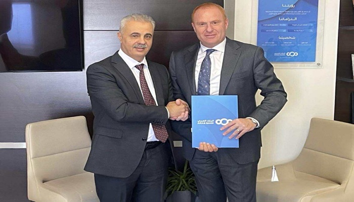 البنك العربي يوقّع اتفاقية تعاون مع مستشفى المُطّلع