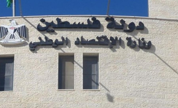 وزير الاقتصاد والقنصل البريطاني يبحثان أموال المقاصة وأزمة فائض الشيقل والتعاون الاقتصادي

