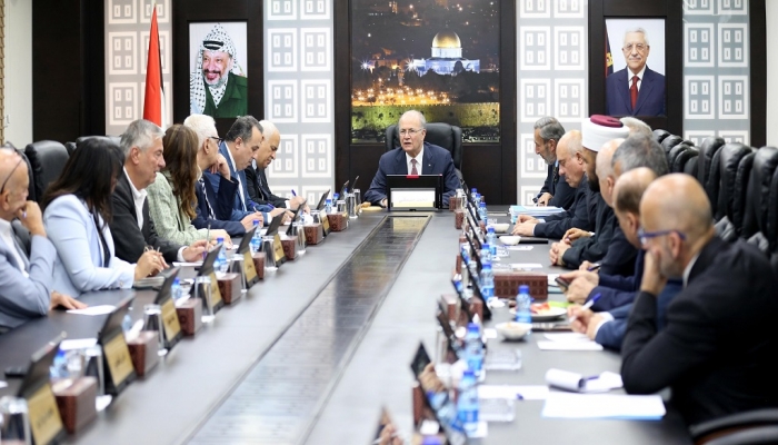 مجلس الوزراء يحذّر من مرحلة قد تعجز فيها المؤسسات الوطنية عن الاستمرار بتقديم خدماتها بسبب استمرار احتجاز أموال المقاصة
