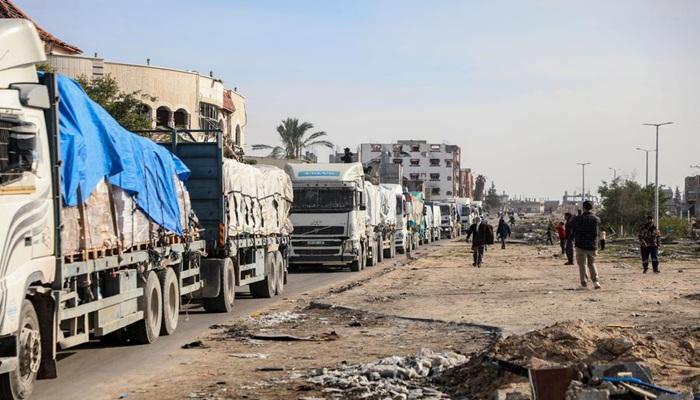 جيش الاحتلال يزعم  دخول 70 شاحنة مساعدات إلى غزة
