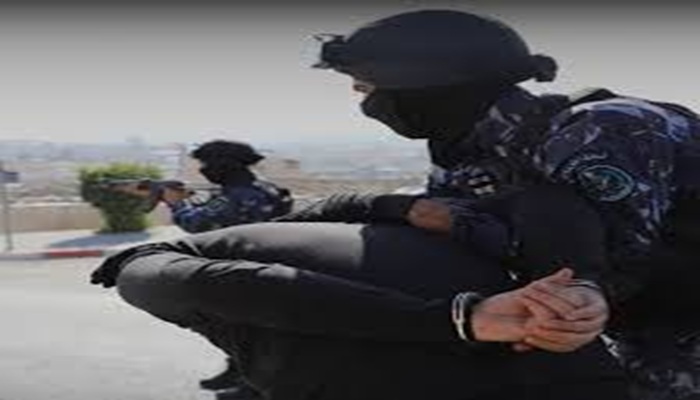 الشرطة تقبض على مطلوب للقضاء بتهمة القتل العمد في الخليل 