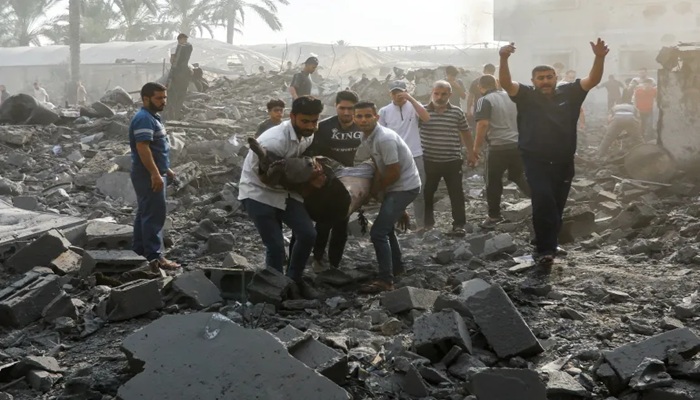 21 شهيدا بينهم 12 من منتظري المساعدات ومصابون برصاص وقصف الاحتلال أنحاء متفرقة من قطاع غزة
