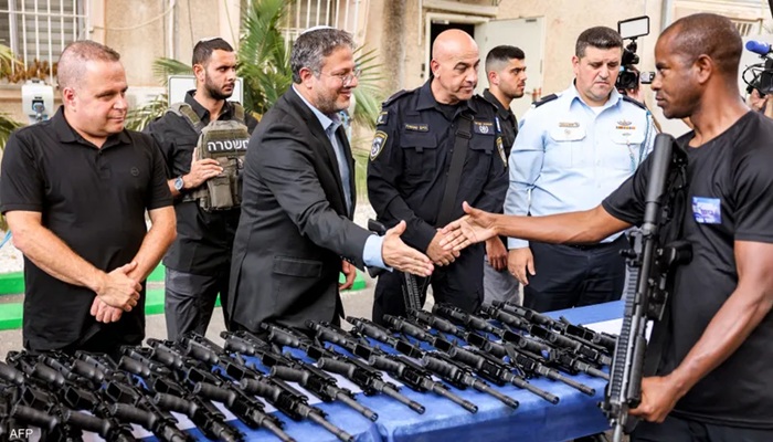 بن غفير يسمح لـ 100 ألف إسرائيلي إضافي بالحصول على رخص سلاح
