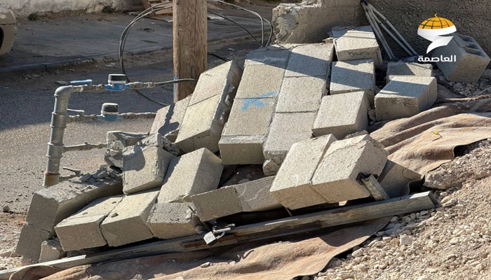 الاحتلال يجرّف أراضٍ ويهدم أسوار منزل في سلوان

