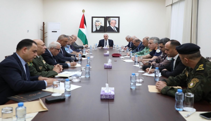 الشيخ يبحث مع قادة الأجهزة الأمنية آخر التطورات السياسية والأمنية
