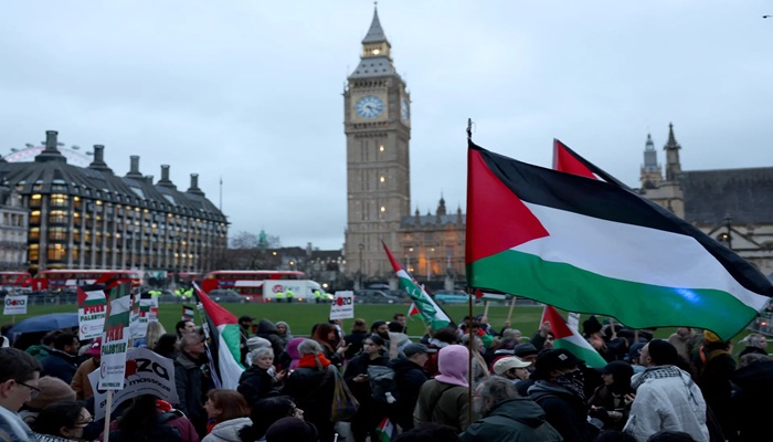 بريطانيا: لا يمكن الدفاع عما يحدث في غزة ونقف مع فلسطين