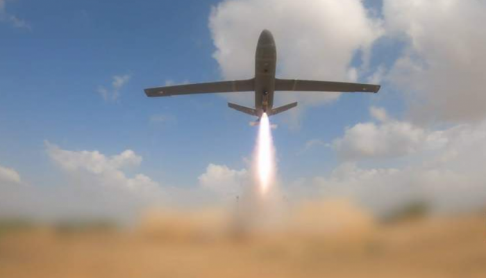 القوات اليمنية تنفذ عملية عسكرية واسعة ضد أهداف للاحتلال
