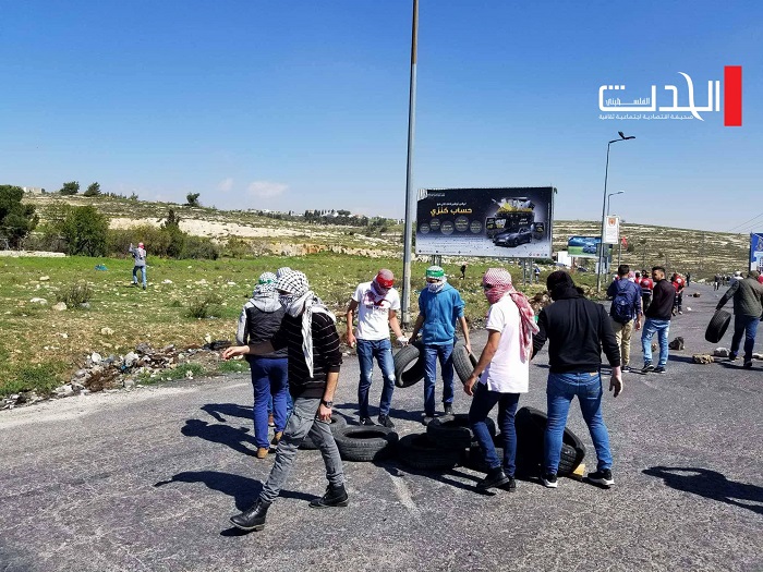 عاجل | المدخل الشمالي للبيرة: إصابة بالرصاص الحي و 3 جرحى آخرين (فيديو)
