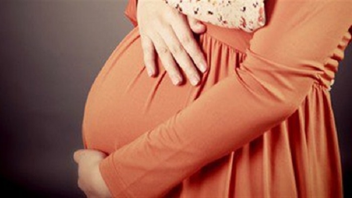 لماذا تجبر الحامل على خلع مجوهراتها عند الولادة؟

