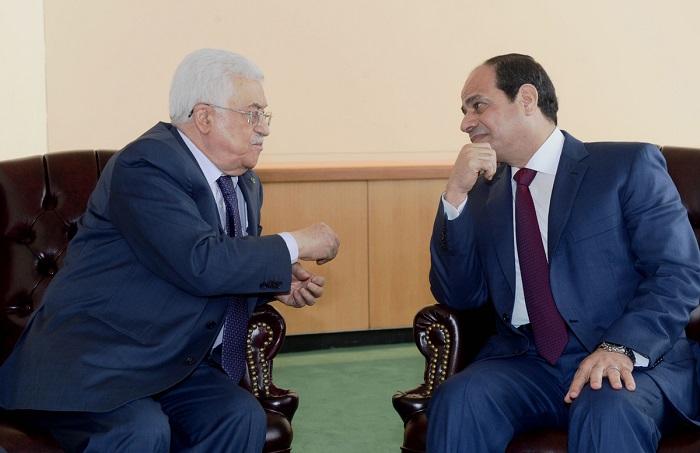 الرئيس محمود عباس يلتقي السيسي بمصر
