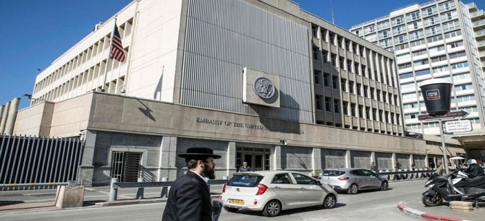 شرطة الاحتلال تغلق شارع رابين بعد الاشتباه بحقيبة
