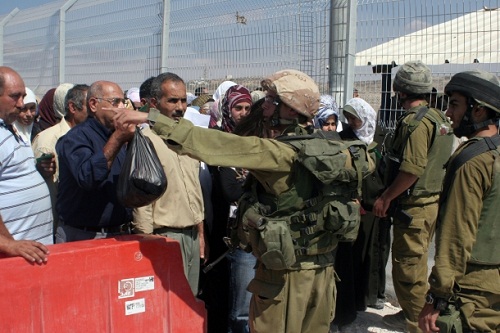 نتنياهو يدعو إلى إلغاء تصاريح العمل لفئة من الفلسطينيين
