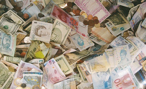 الإمارات تستغني عن التعامل بالنقود
