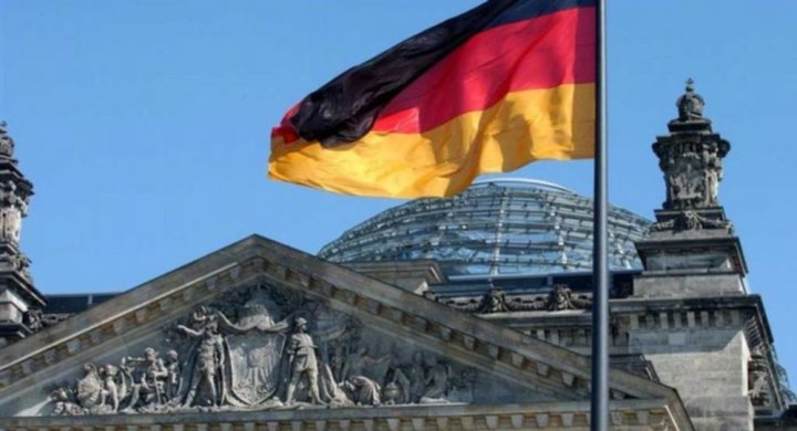 ألمانيا تدعو لفرض عقوبات على بولندا