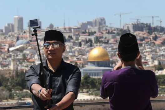 العدد41| زيارة العرب والمسلمين للقدس.. تطبيع سياسي ودعم للاقتصاد الإسرائيلي