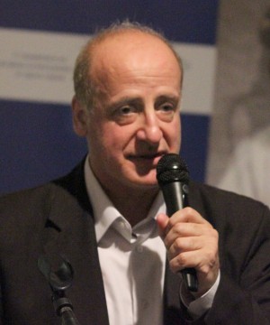 حبرٌ على ورق بقلم: