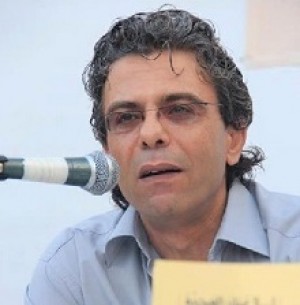 خالد جمعة يطلق مجموعته