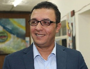 لم يخلقني أحد لـ الشاعر: