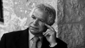 مريد البرغوثي.. كفاه