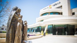 عبر محاكاة الأدب