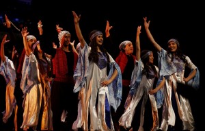 حفل فلكلوري في اختتام