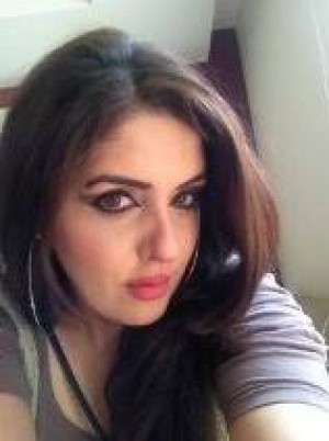 أنا مدعوة إلى معرض